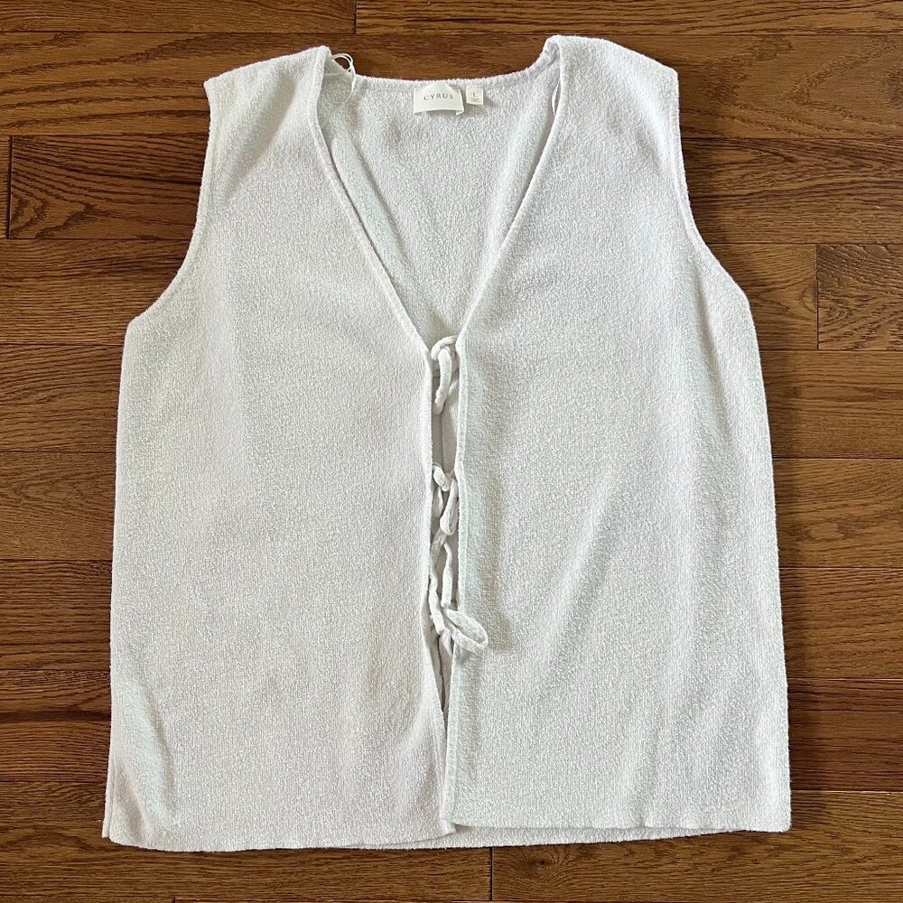 Cyrus Textured Knit Tie Front Sweater Vest Sz L | Minimalist Coastal Chic